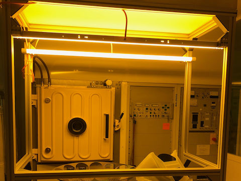 Loading and unloading zone covered by Filter-Fan-unit